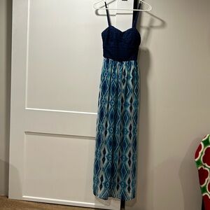 Lily Rose spaghetti strap flowing blue and white dress. Size small